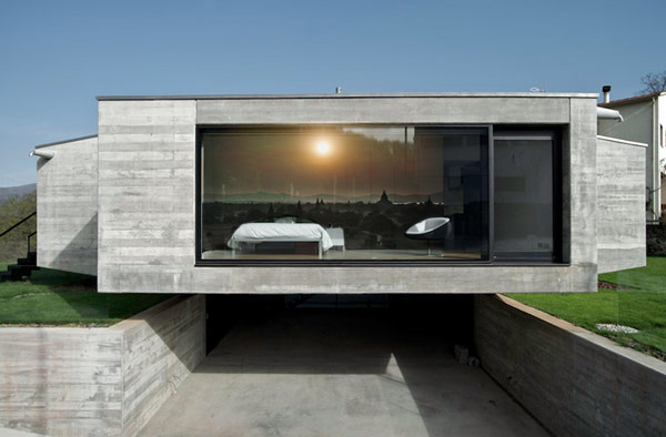 house-in-girona-1-Wall-.jpg