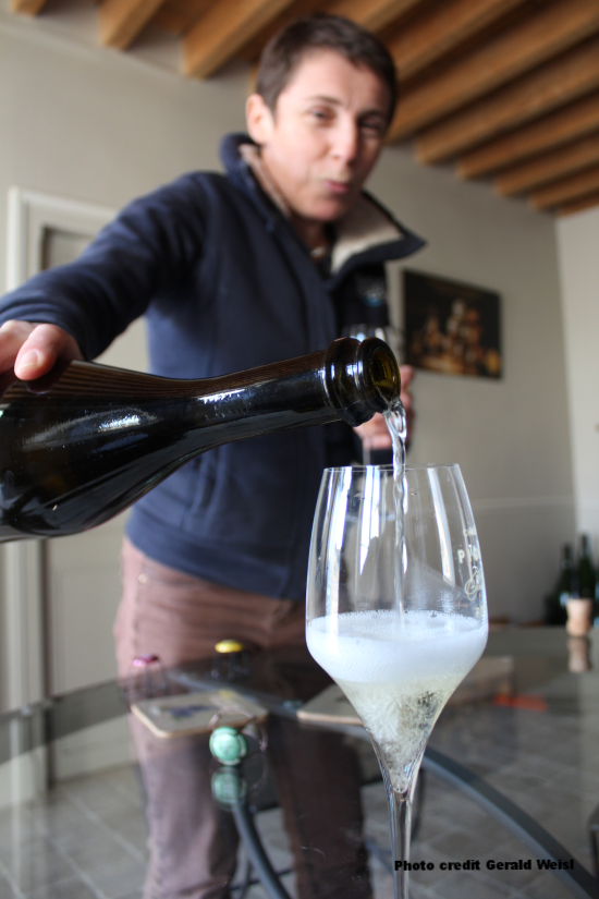 Dominique pouring.png