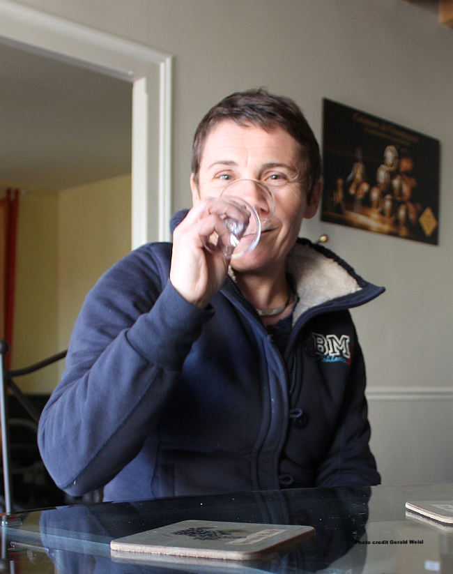 Dominique _ glass.png