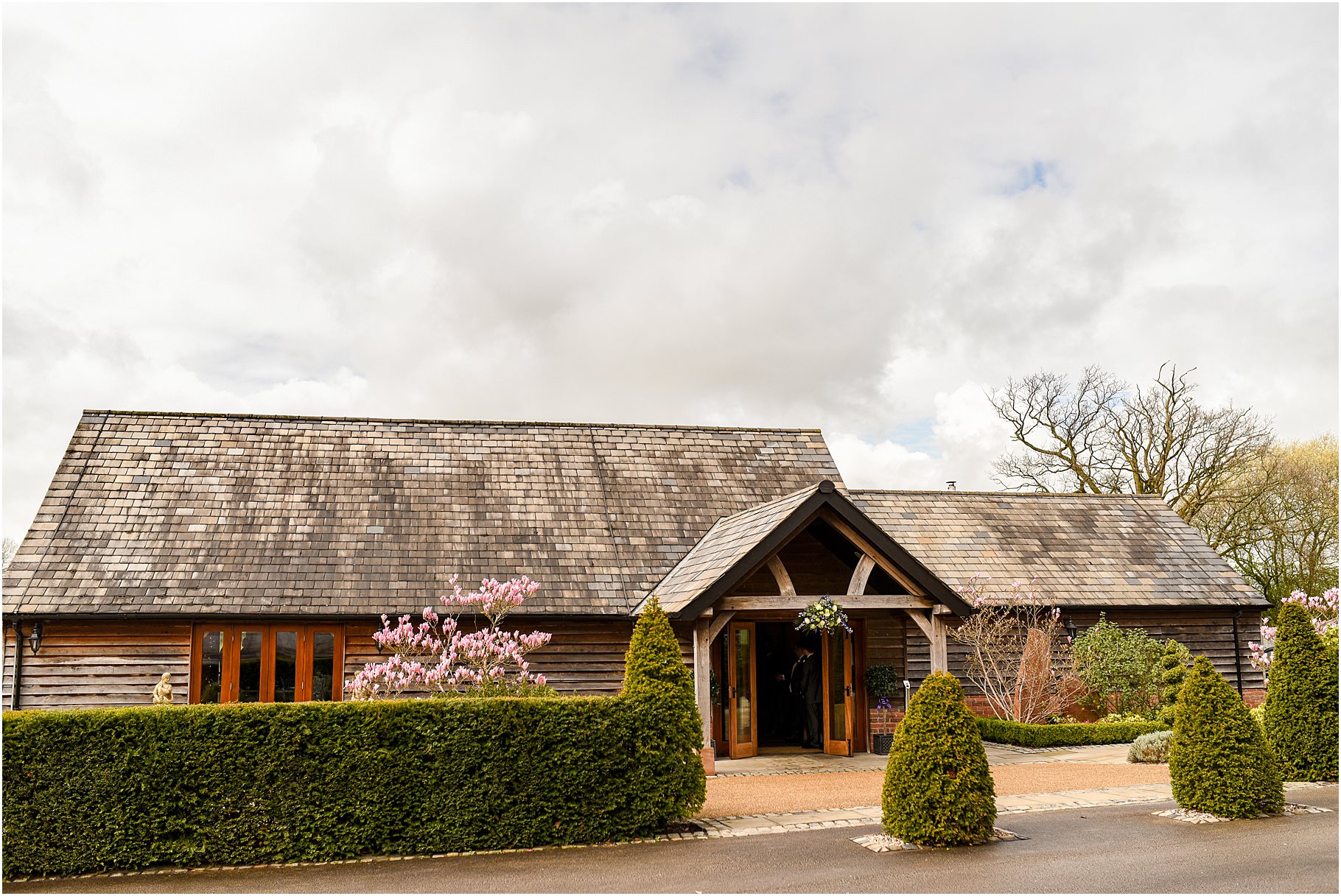 sandhole-oak-barn-wedding-002.jpg