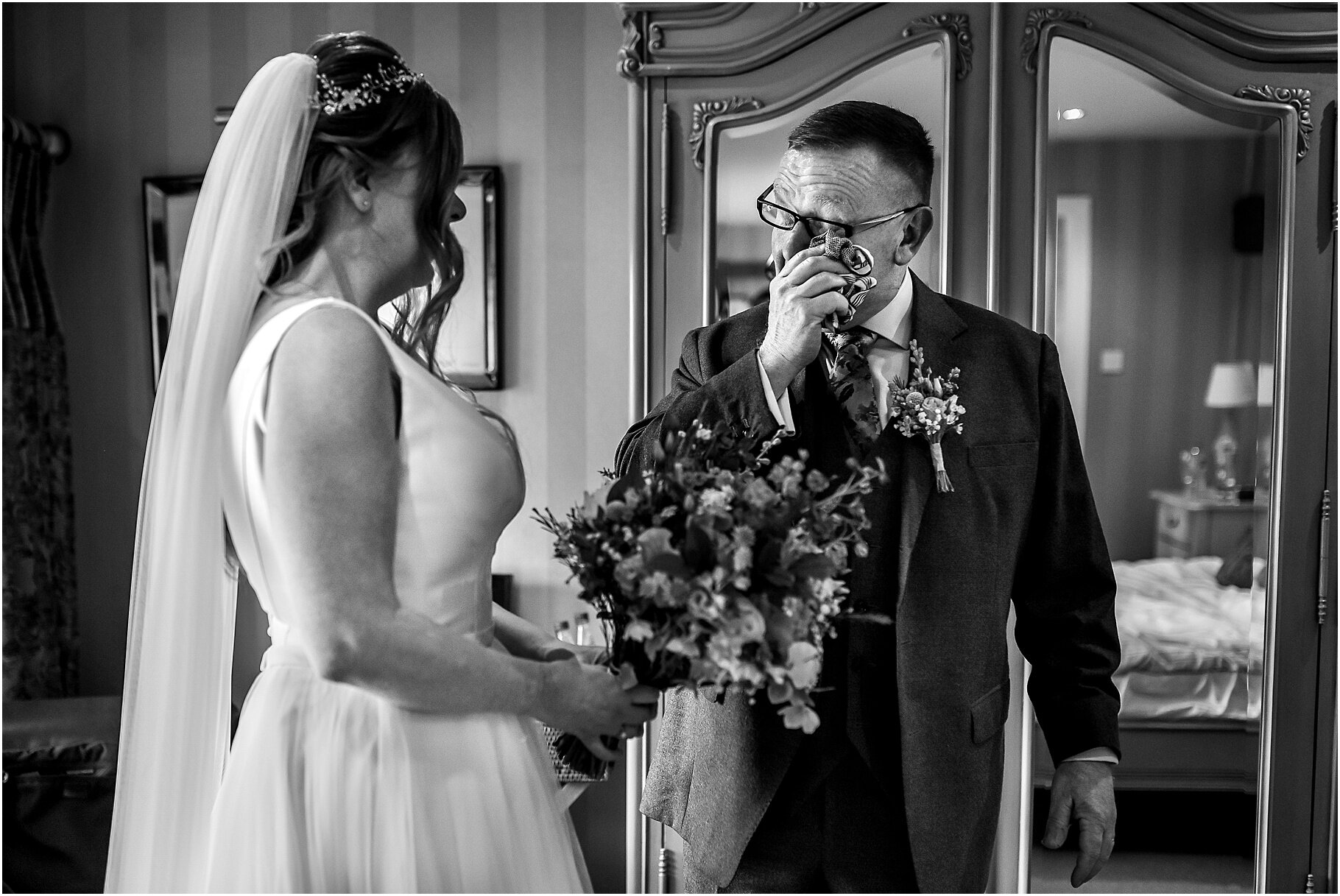shireburn-arms-wedding-photography-33.jpg