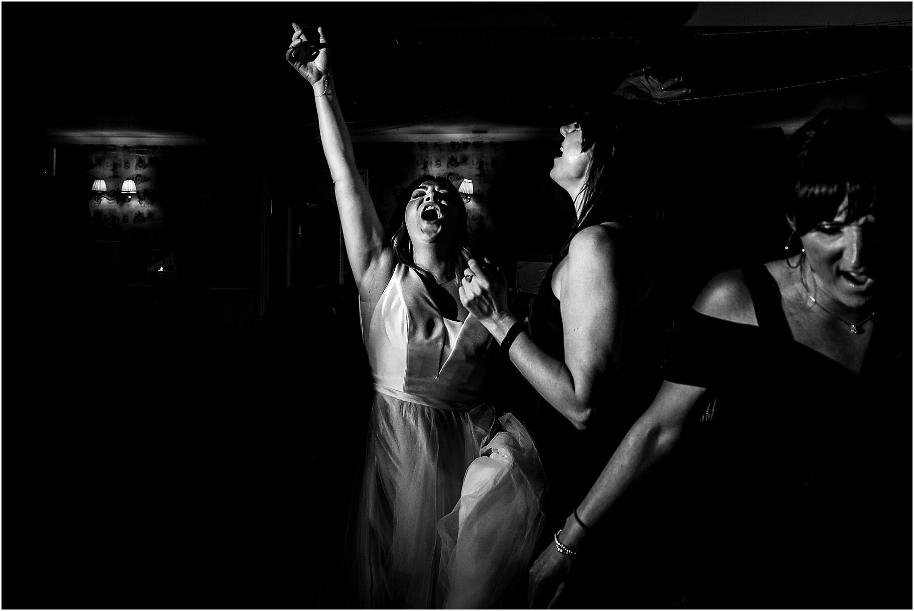shireburn-arms-wedding-photography-85.jpg