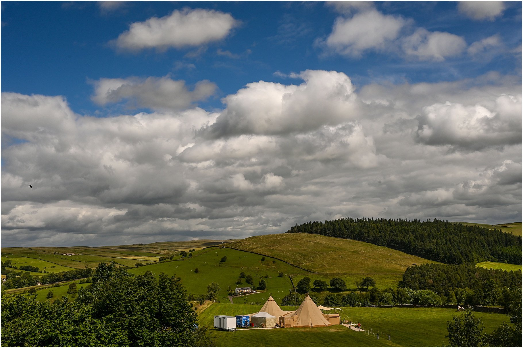 pendle-hill-tipi-wedding-_0054.jpg