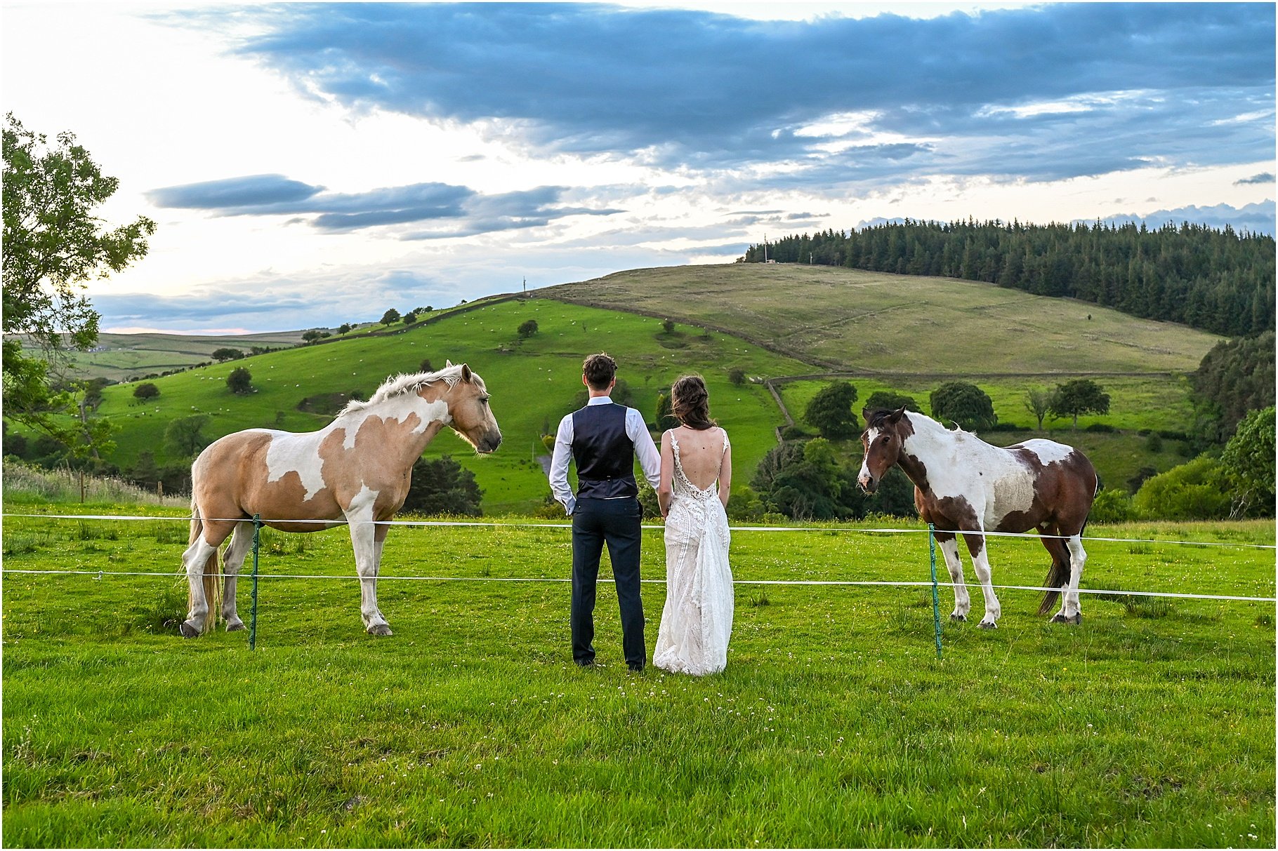 pendle-hill-tipi-wedding-_0136.jpg