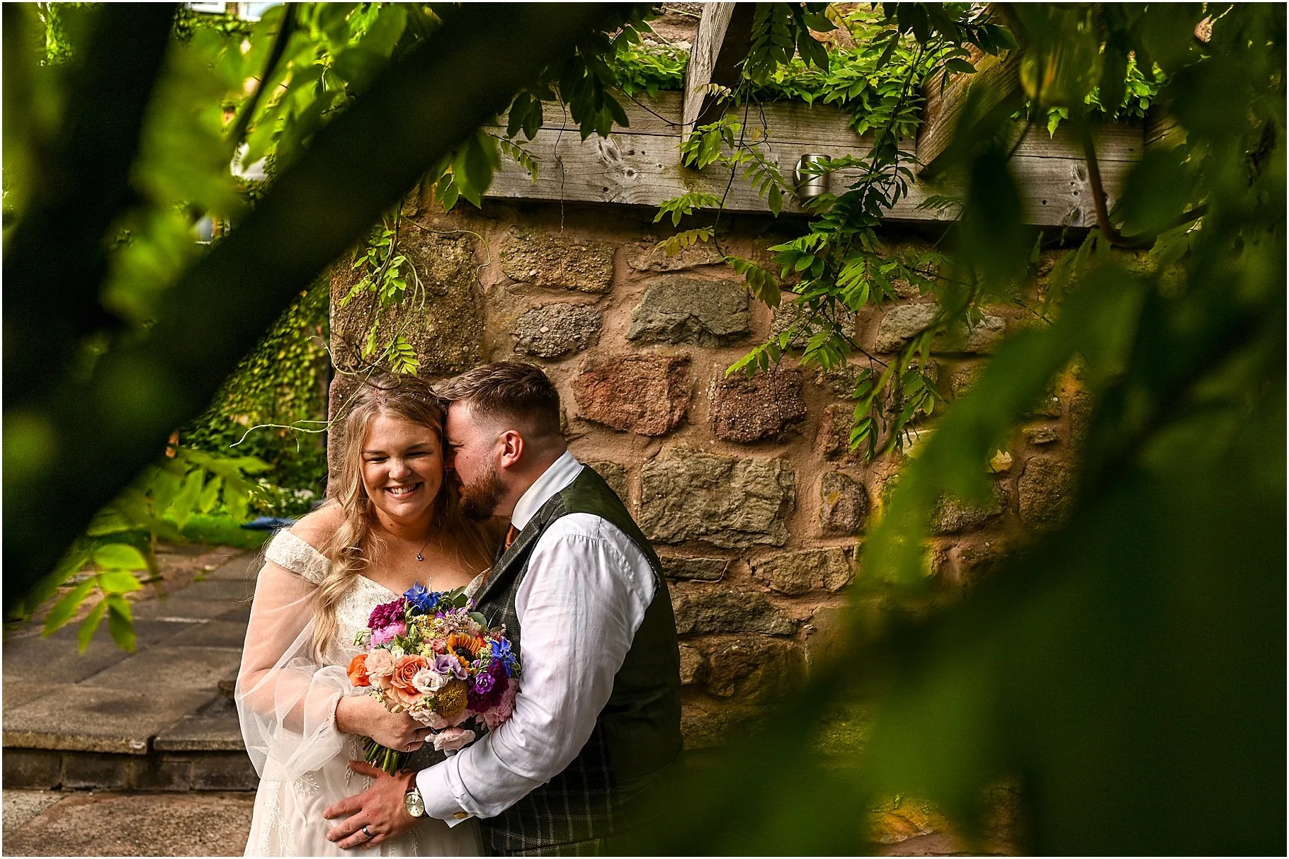shireburn-arms-wedding-photographer_0047.jpg