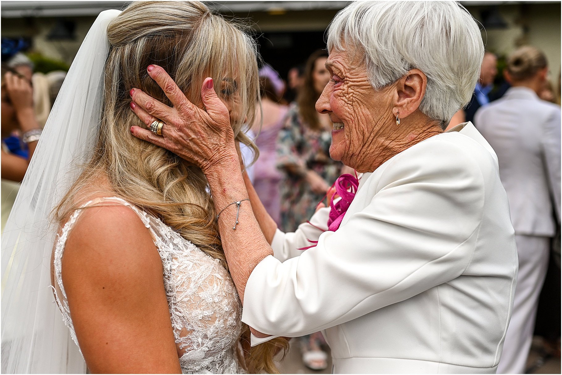 ribby-hall-lesbian-wedding_0040.jpg