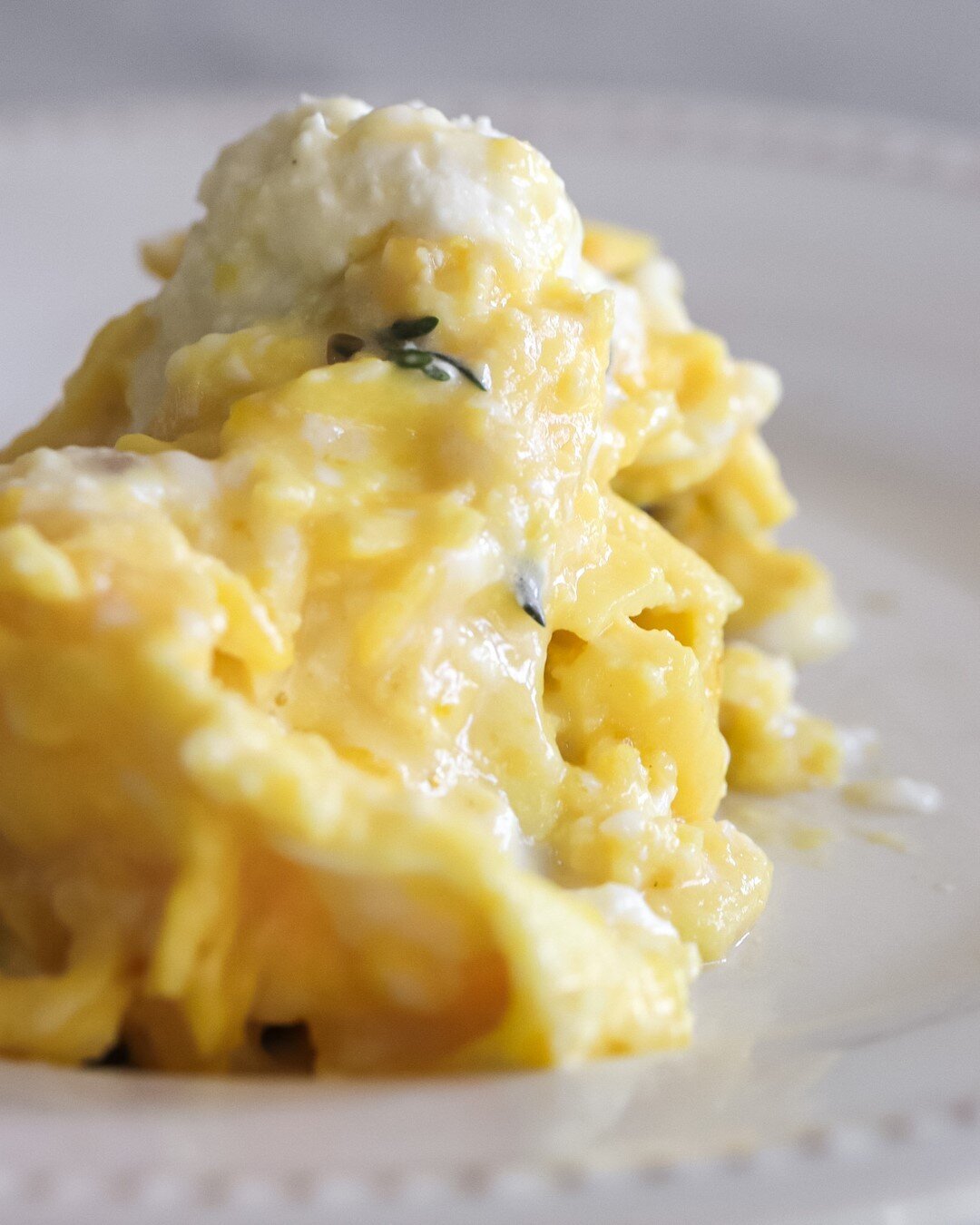 Have you tried the whipped feta I posted a little ways back? ⠀⠀⠀⠀⠀⠀⠀⠀⠀
⠀⠀⠀⠀⠀⠀⠀⠀⠀
If not, I&rsquo;m telling you, its light + tangy flavor is EVERYTHING you need for your next batch of scrambled eggs!!⠀⠀⠀⠀⠀⠀⠀⠀⠀
⠀⠀⠀⠀⠀⠀⠀⠀⠀
The key (IMO) to fluffy scrambled eggs is LOW AND SLOW. ⠀⠀⠀⠀⠀⠀⠀⠀⠀
⠀⠀⠀⠀⠀⠀⠀⠀⠀
When your whisking your eggs together before the hit the pan, add a couple tbsp of the whipped feta mixture &amp; whisk well.⠀⠀⠀⠀⠀⠀⠀⠀⠀
⠀⠀⠀⠀⠀⠀⠀⠀⠀
I promise you if you&rsquo;re a feta fan you will LOVE this!! ⠀⠀⠀⠀⠀⠀⠀⠀⠀
⠀⠀⠀⠀⠀⠀⠀⠀⠀
ANNNND don&rsquo;t forget, Father&rsquo;s Day is this coming up this weekend, so maybe surprise them with a breakfast that includes these eggs! After all, dads need ALL their energy when they&rsquo;re out golfing 🤣🏌🏼&zwj;♂️⠀⠀⠀⠀⠀⠀⠀⠀⠀
⠀⠀⠀⠀⠀⠀⠀⠀⠀
#letscookanddrink #jackiecooksanddrinks