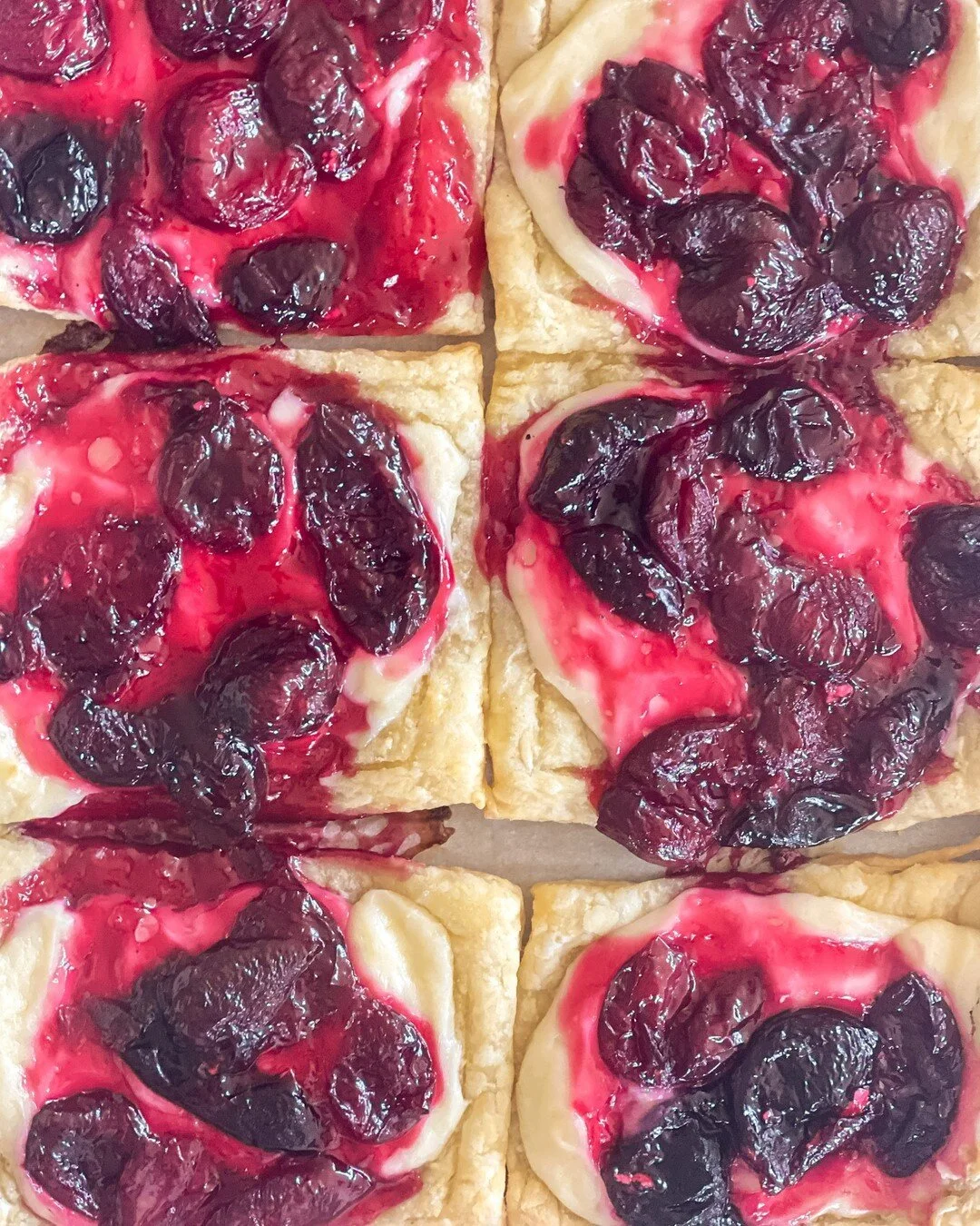 I got your next brunch menu item right here. These are my stupid easy danishes that you can use any berry you want, control the sweetness, and they&rsquo;re ready in under 30 minutes!⠀

You literally only need:⠀⠀⠀⠀⠀⠀⠀⠀⠀
🥧 Puff pastry⠀⠀⠀⠀⠀⠀⠀⠀⠀
🥧 Cream cheese⠀⠀⠀⠀⠀⠀⠀⠀⠀
🥧 Sugar⠀⠀⠀⠀⠀⠀⠀⠀⠀
🥧 Fruit or fruit compote ⠀⠀⠀⠀⠀⠀⠀⠀⠀
🥧 Lemon juice⠀⠀⠀⠀⠀⠀⠀⠀⠀
🥧 Vanilla ⠀⠀⠀⠀⠀⠀⠀⠀⠀
⠀⠀⠀⠀⠀⠀⠀⠀⠀
Whisk together 8 ounces room temp cream cheese + 1/2 cup sugar or sugar replacement, juice of 1/2 a lemon and 1 tsp vanilla extract, set aside. Roll out your puff pastry, slice into 8 squares, score each square around the edges, + poke the middle of each square with a fork. Spread the cream cheese mix on top,  then place your fruit preserves on top (I used cherry + strawberry), and bake in a 400 degree oven for 15-20 minutes until golden 🙌🏼⠀⠀⠀⠀⠀⠀⠀⠀⠀
⠀⠀⠀⠀⠀⠀⠀⠀⠀
#letscookanddrink #jackiecooksanddrinks