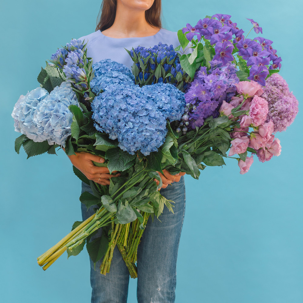 the-easiest-way-to-make-any-flowers-look-expensive-ombre-blue-floral-59c57dd9d9b1651460d80fa9-w1000_h1000.jpg