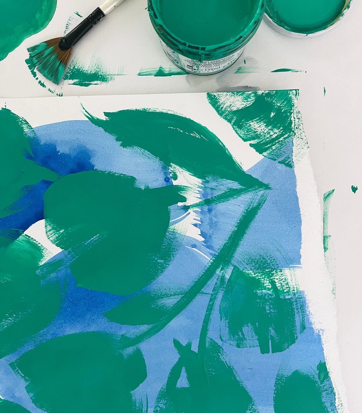 Thursday desk 💚💙
.
.
.
.
.
#brushstrokes #abstractfloral #anonastudio #deskview #atmydesk #painting #sketch #patterndesign #printdesign #textiles #studio #printstudio