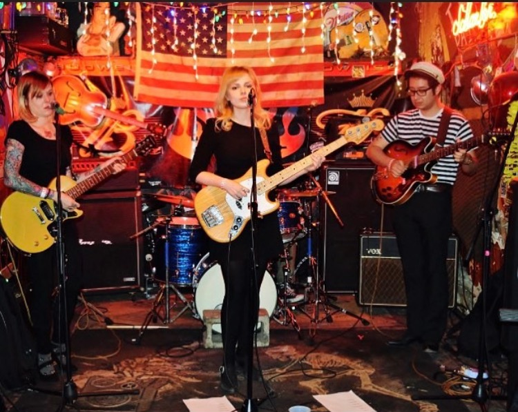 Jessica Milton and her band Sanchita performing at Hanks.