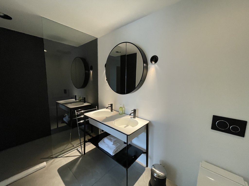 Villa_Cote_d_Or_-_Bathroom_2_R.jpeg