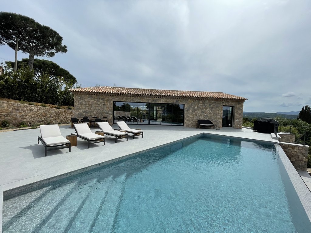 Villa_Haute_Vue_-_Outdoor_Pool_R.jpeg