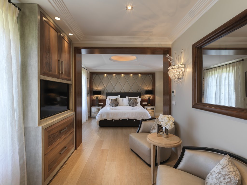 Villa_Sans_Souci_-_Master_Bedroom_R.jpeg