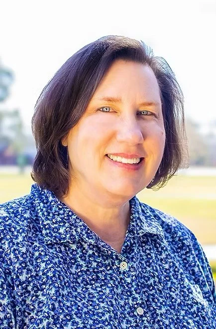 Holly photo jpeg.jpg