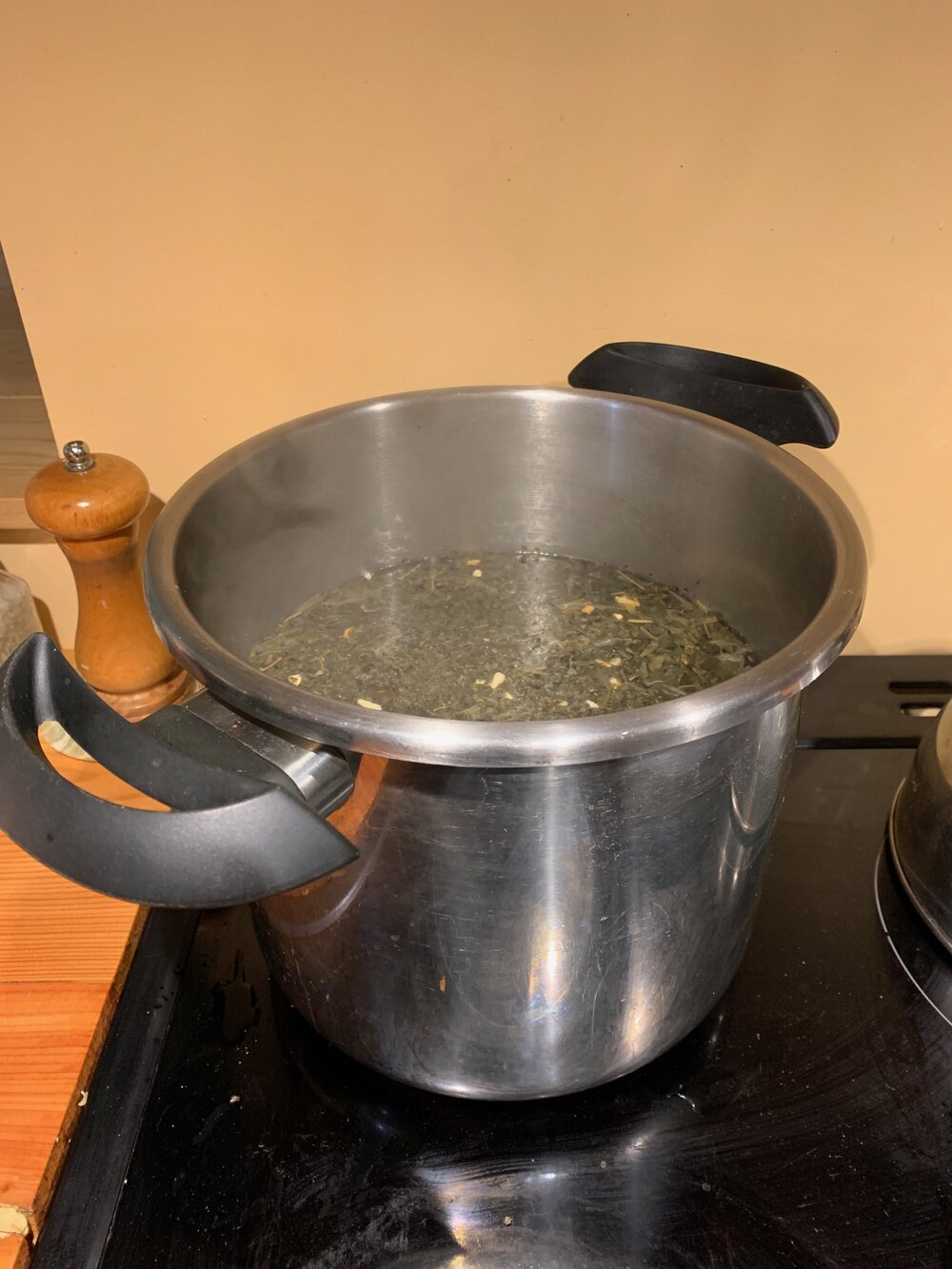 Making tea in a hot pot