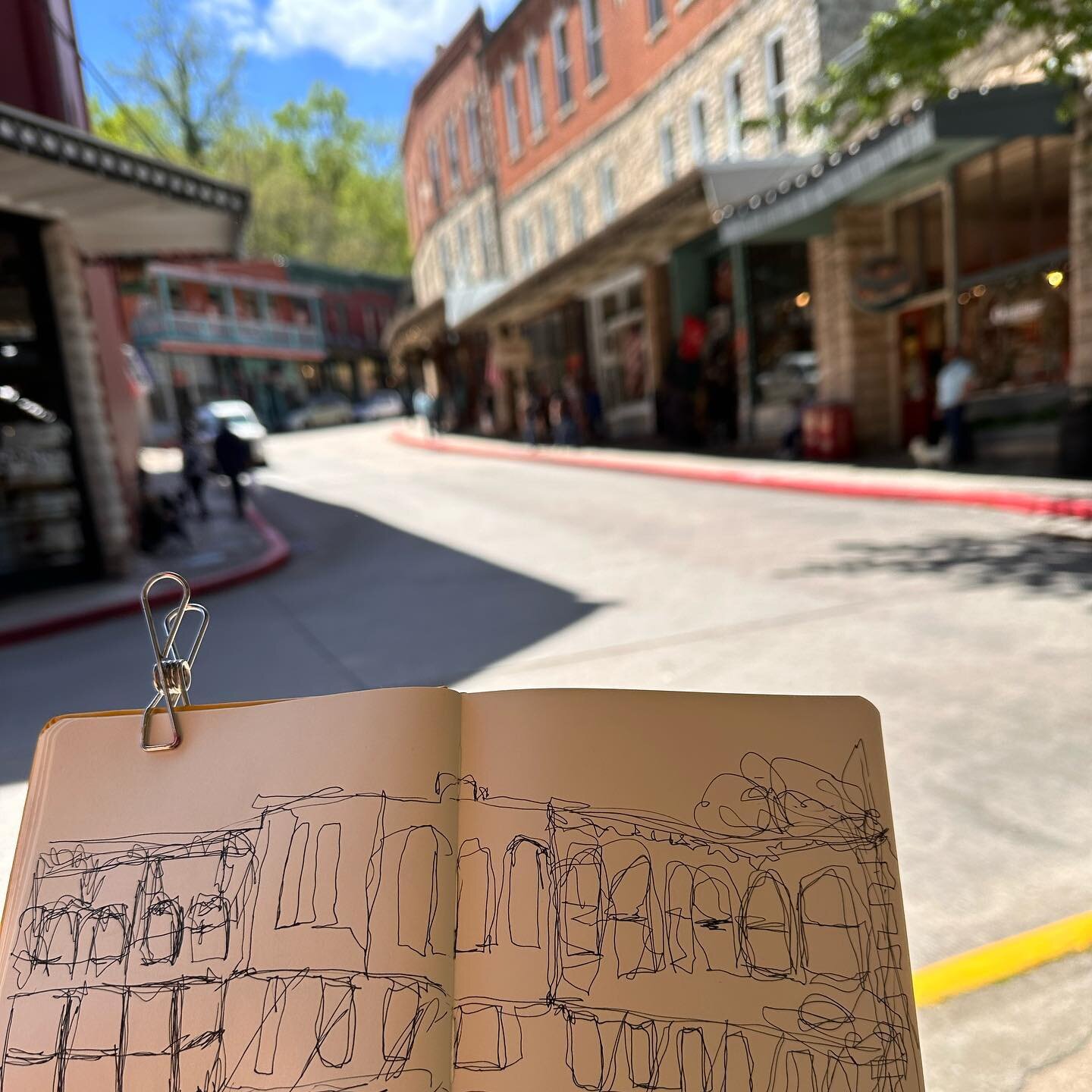 I was able to join the Urban Sketchers group in Downtown Eureka Springs that my Main Street Eureka Springs organization and Adventure Art sponsored yesterday. We drew for two hours tucked into a busy corner of our downtown. 

I ended the day doing a 
