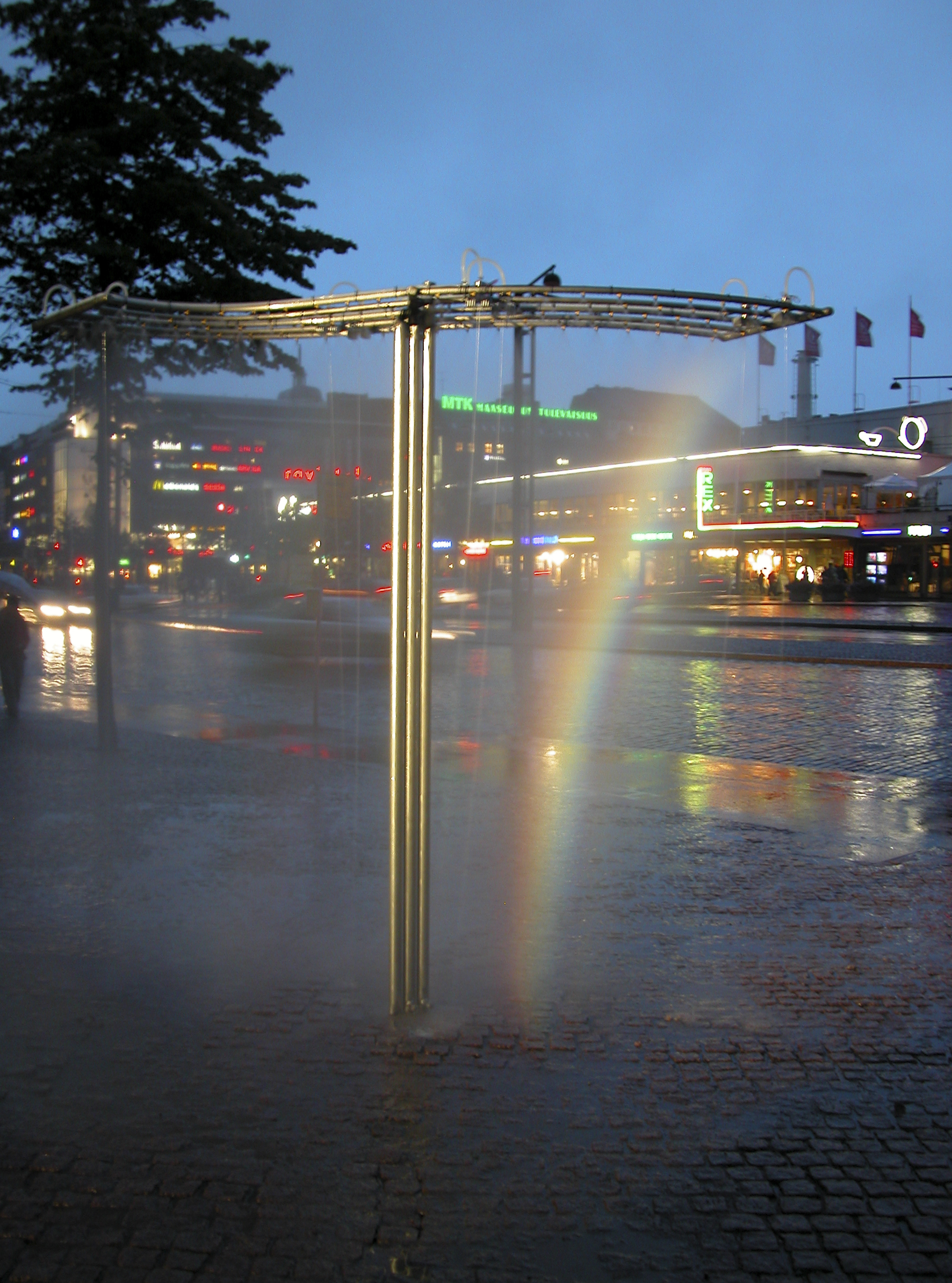 4 RAINBOWS 2  Light Rain Vert Night.jpg