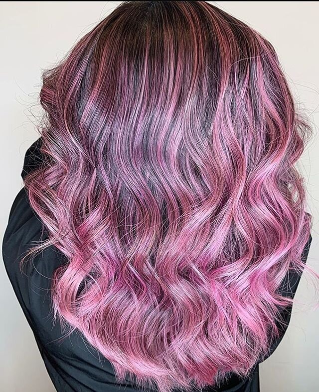 It’s like I want a boo, but ain’t nobody booable so I don’t want one. 
#everypiecesalon #honolulu #hawaii #hair #life #salon #nofilter  #color #education #headspa #hairstylist #hairdo #pink #balayage #ombre #colormelt #gradient #oway #organic #produc