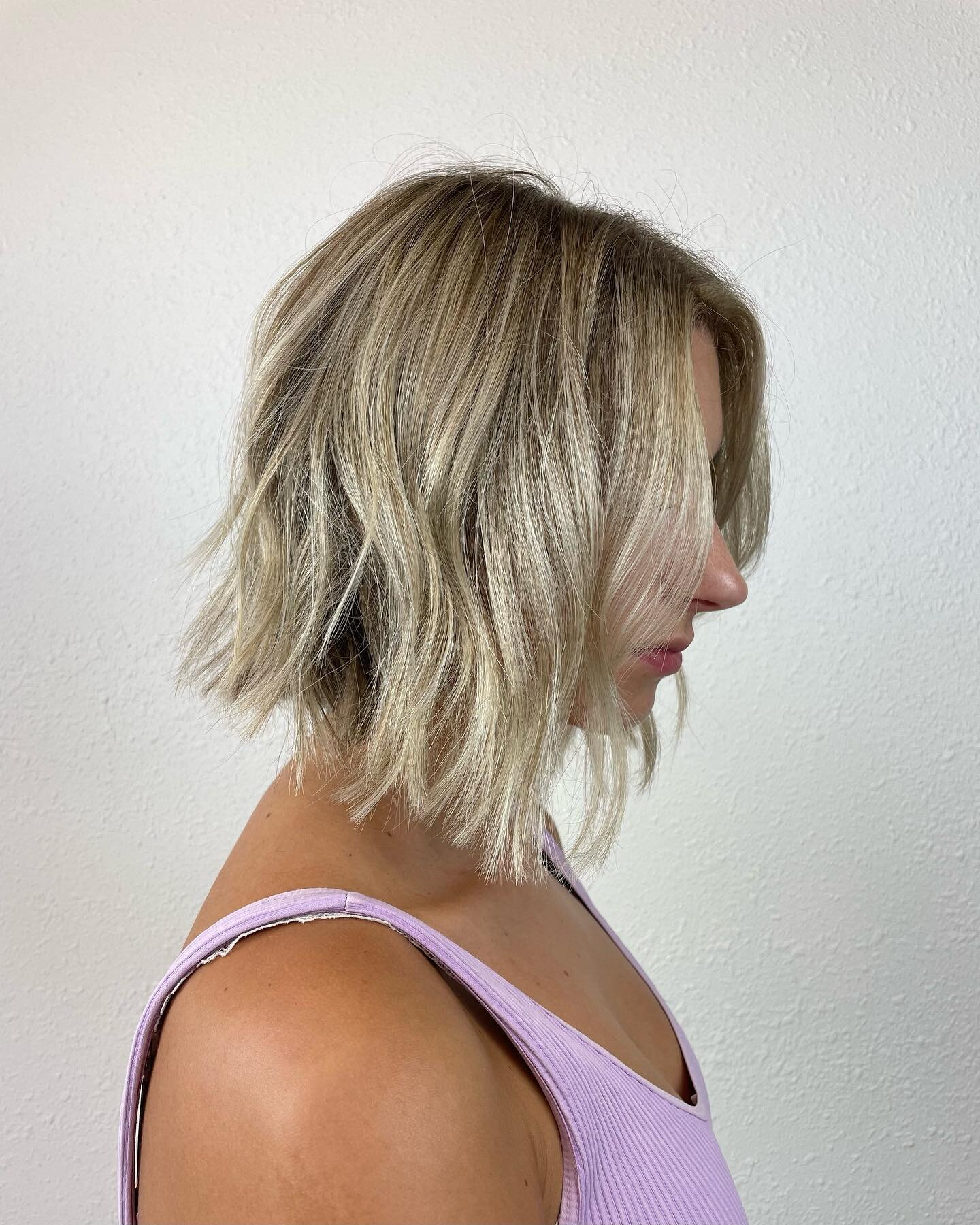 Lob + highlight refresh 

Living through all my clients that have short hair 
#wella #honoluluhairstylist #oahuhairstylist