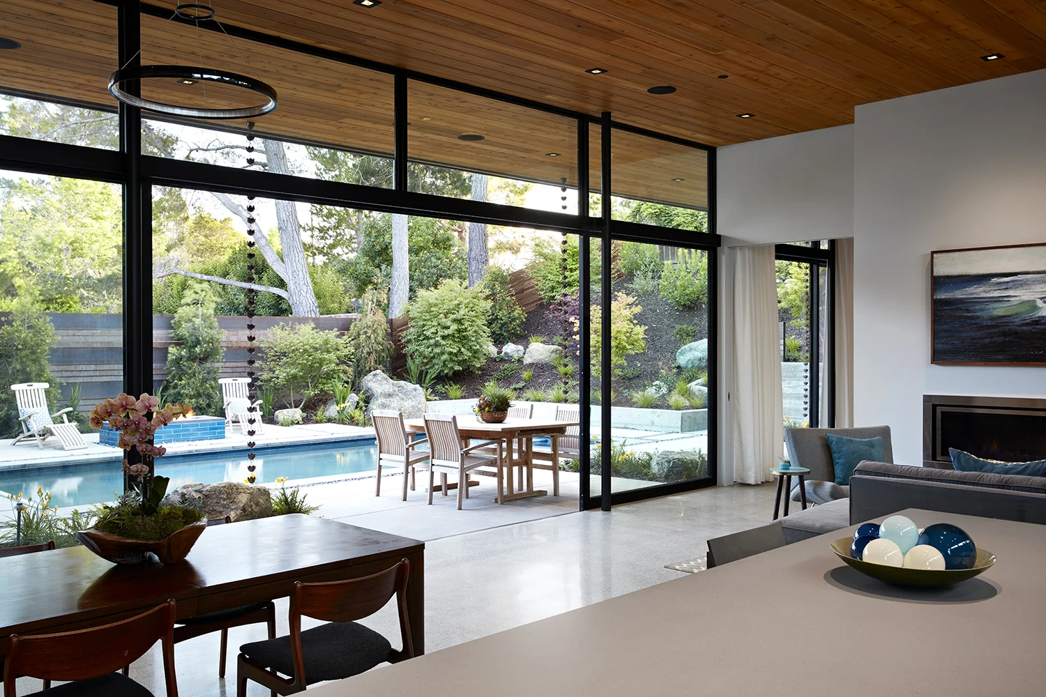 The floor to ceiling glass wall slides open for an uninterrupted connection between indoors and out. 