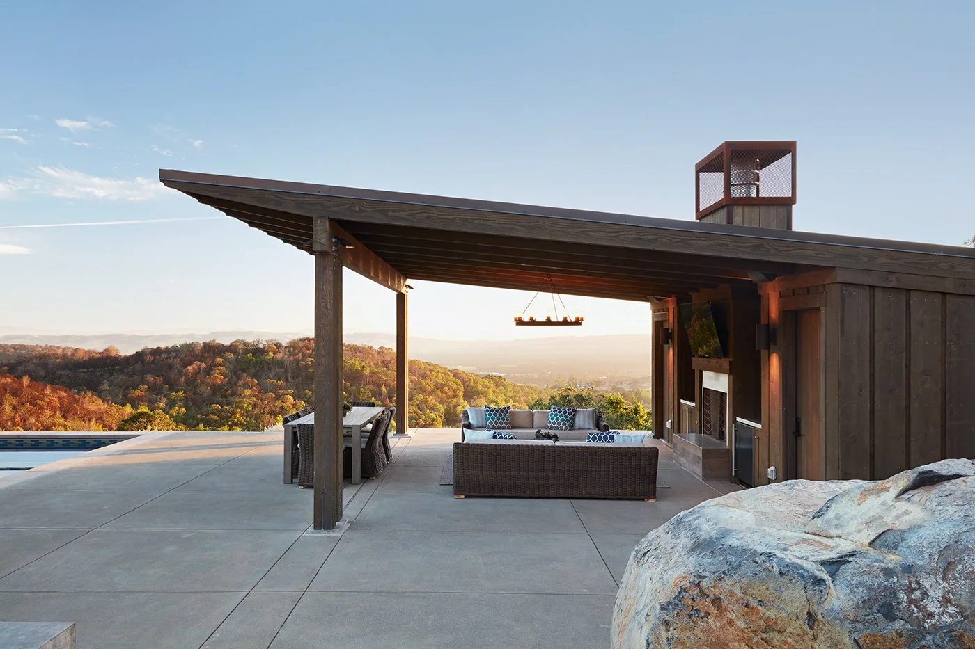 This #arterrafridayfeature boulder creates a moment of interest and departure from the clean lines of the cabana and pool deck.

Architect: Studio Bergtraun
Photographer: @dyerphoto

#landscapearchitecture #sitedesign #accentfeature