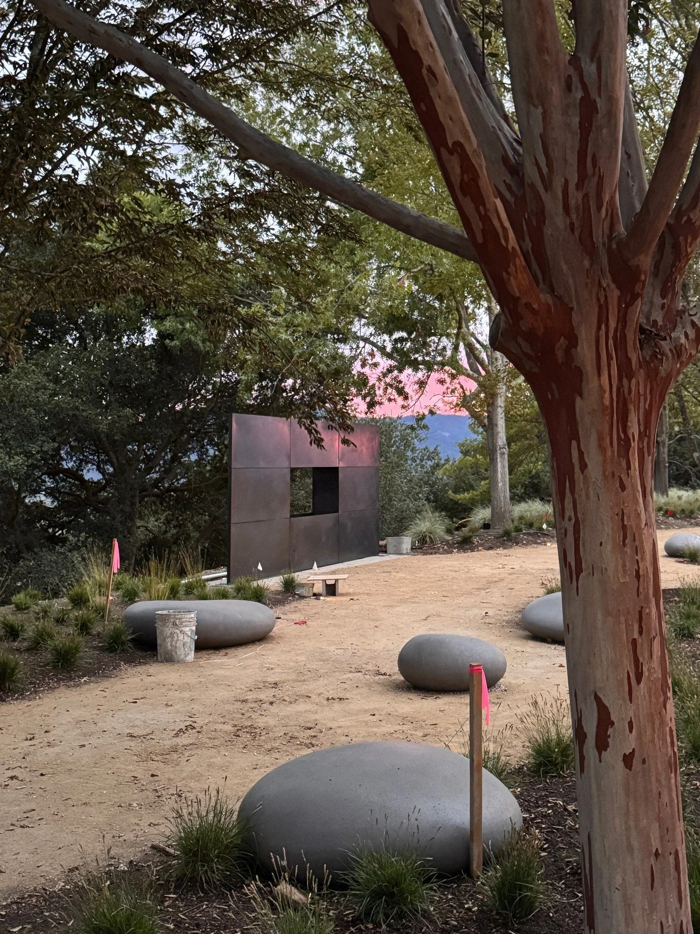 In this #arterrafridayfeature, a blackened steel fireplace reflects the Napa Valley sunset 

Metalwork: @five22
Landscape Contractor: @oxbowpoolandlandscape

#landscapearchitecture #arterraonsite
#outdoorfireplace #napacounty #metalfireplace