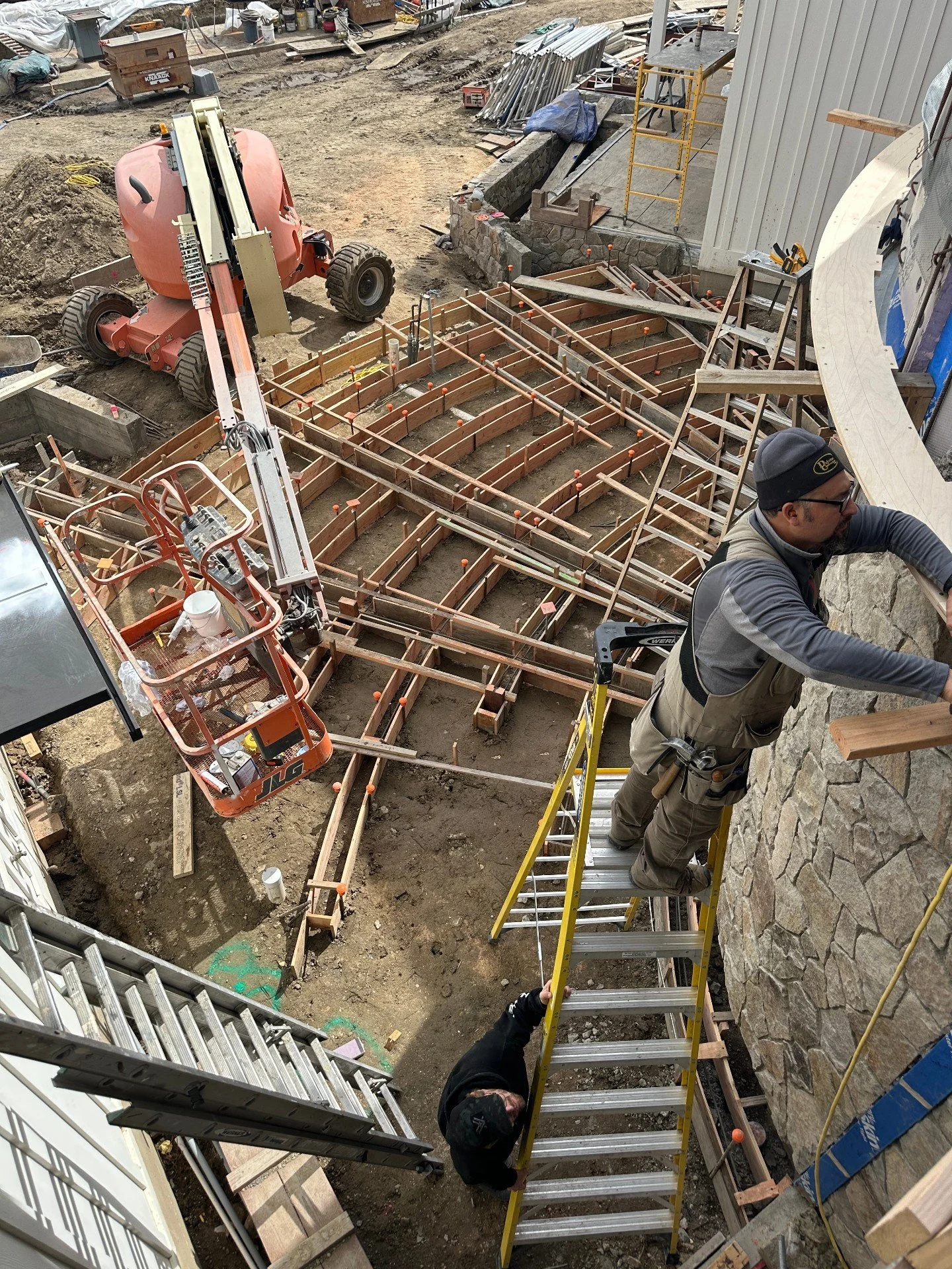 Paver Prep!

Architect: @mosaicarchitects

#plantingday #arterraonsite #landscapearchitecture