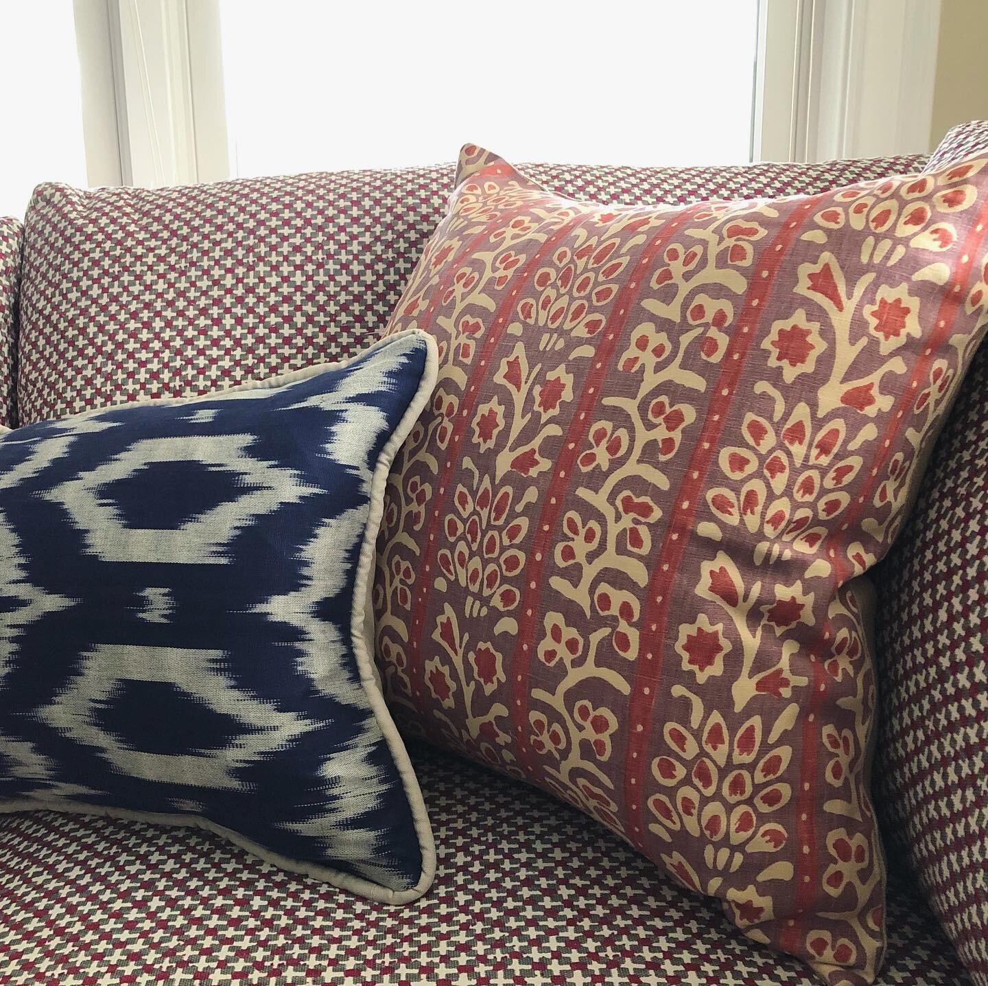 Fabrics within the Harpswell tv room that we installed earlier this week. Check out our IG story for a few pics of the installation process!
.
.
.
.
#huffardhouse #maineinteriors #custommade #customfurniture #interiordesign #mainehomes #tvroomdesign