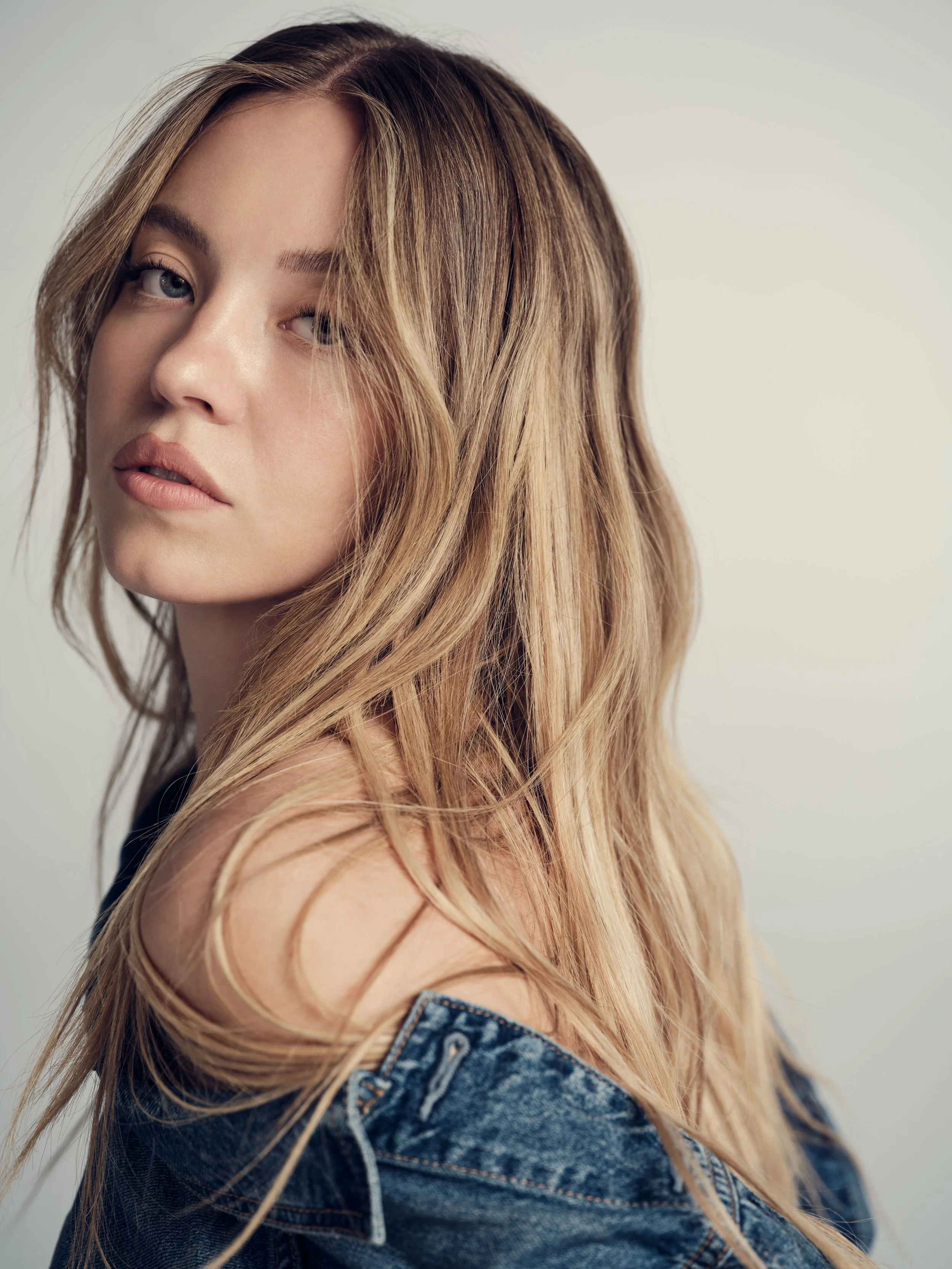 C2_SYDNEYSWEENEY_ALINEJEAN_BOYFRIENDDENIMJACKET_BTS2CAMPAIGN_01784 1R.jpg
