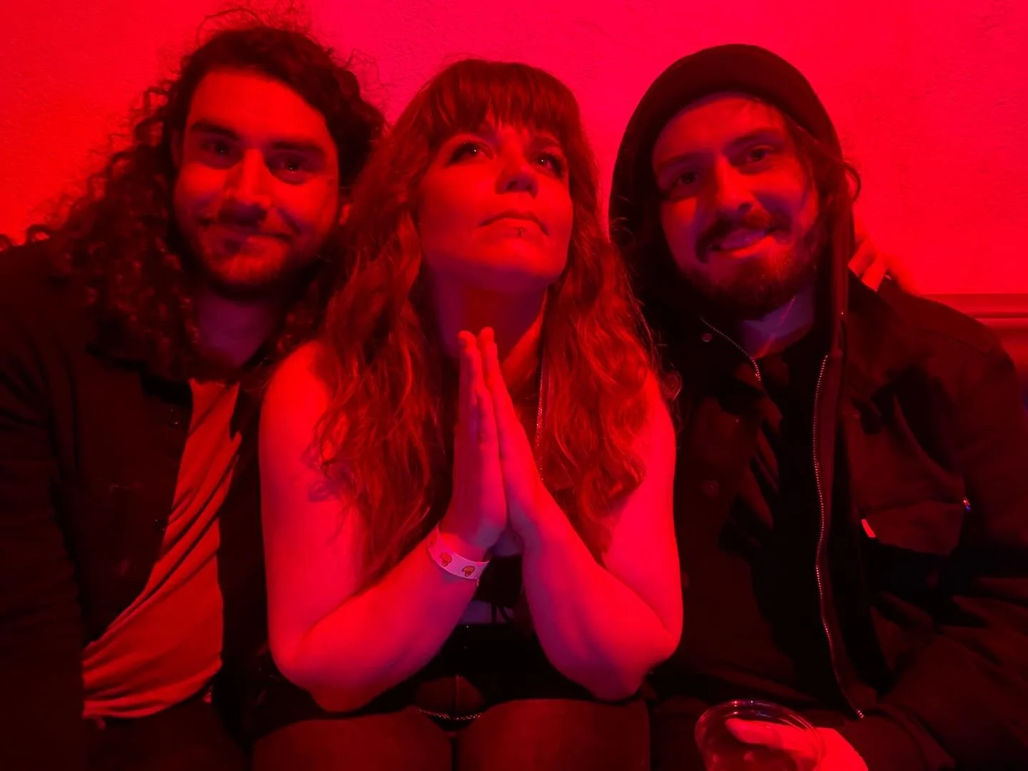 We&rsquo;re so 𝗴𝗿𝗲𝗮𝘁𝗳𝘂𝗹 for you (thank you for being part of our story) and wishing you all a rock n roll xmas even if you don&rsquo;t celebrate 🎄 For a quick 90 min holiday thrill ride, we recommend the 1996 comedy 𝙅𝙞𝙣𝙜𝙡𝙚 𝘼𝙡𝙡 𝙩𝙝?