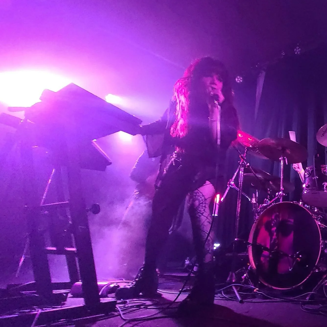 Muchas gracias a @reactor105 en CDMX por tocar nuestras canciones, y a todos los que nos buscaron en @shazam! Sentimos vuestro amor y queremos verlos a todos 𝗽𝗿𝗼𝗻𝘁𝗼. Te adoramos y vamos por ti... es tiempo de prepararnos.

Xoxo 🇲🇽👀

ＴＲＥＡＳＶＲＥ