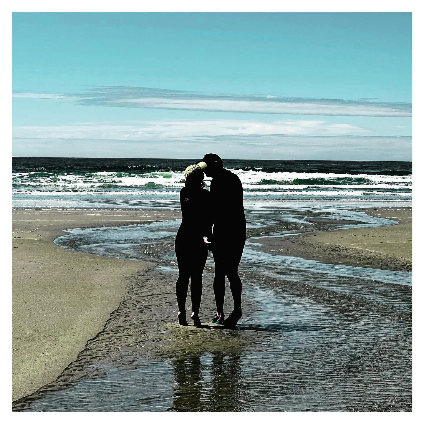 Pros of marrying a tall man:
&ndash;Hot
&ndash;Baller
&ndash;Can help reach things
&ndash;Requires king-size bed and large-ish house
Cons:
&ndash;Produces oversized children
&ndash;Hard to kiss standing up