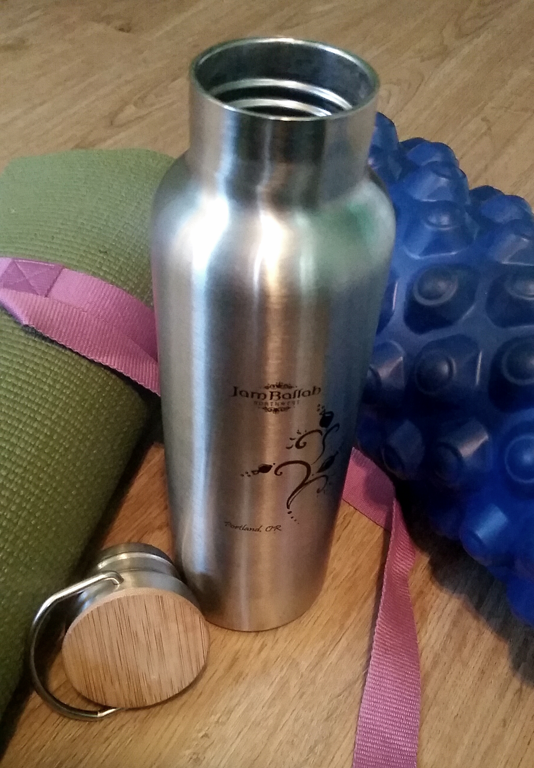 Hot/Cold Insulated Beverage Container