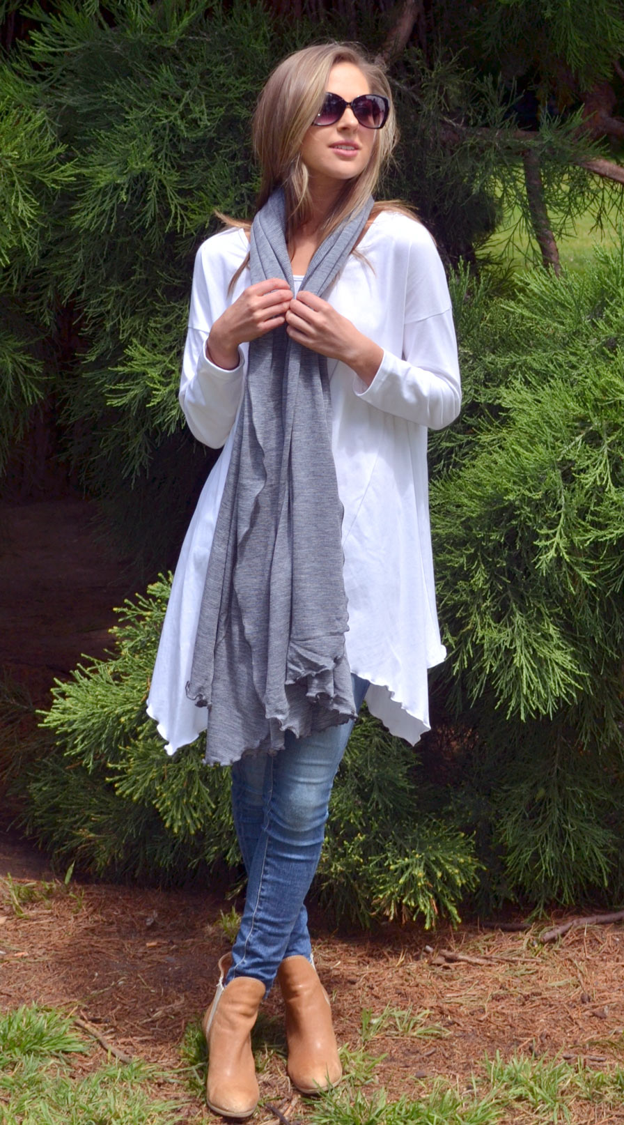 large-8404-fine-black-white-stripe-alt.jpg