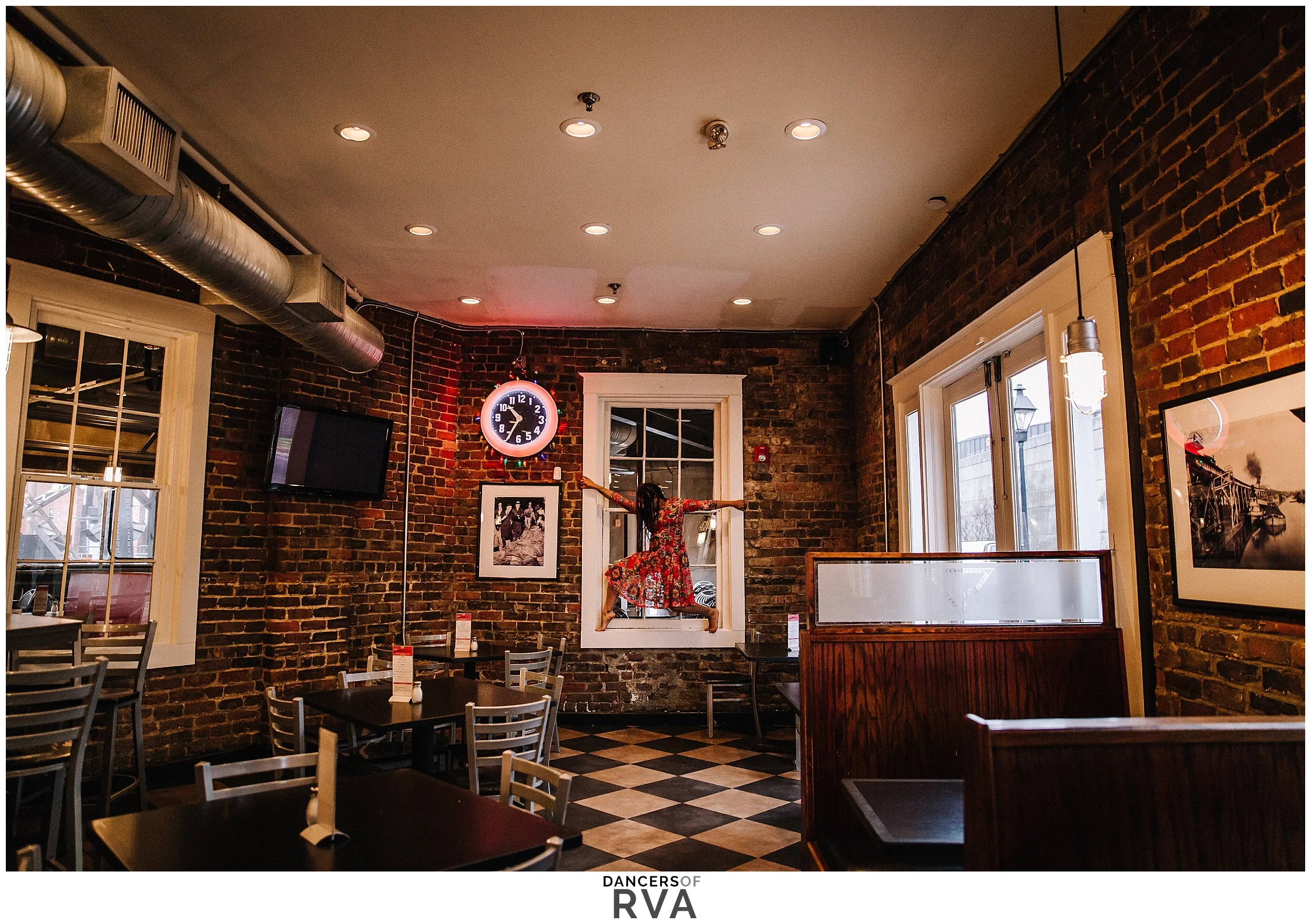 Dance-Photographer-Richmond-VA-Bottoms-Up-Pizza-Shockoe-Slip_0026.jpg