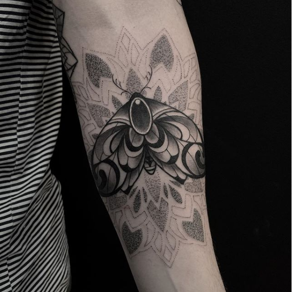 moth-dotwork-tattoo.PNG