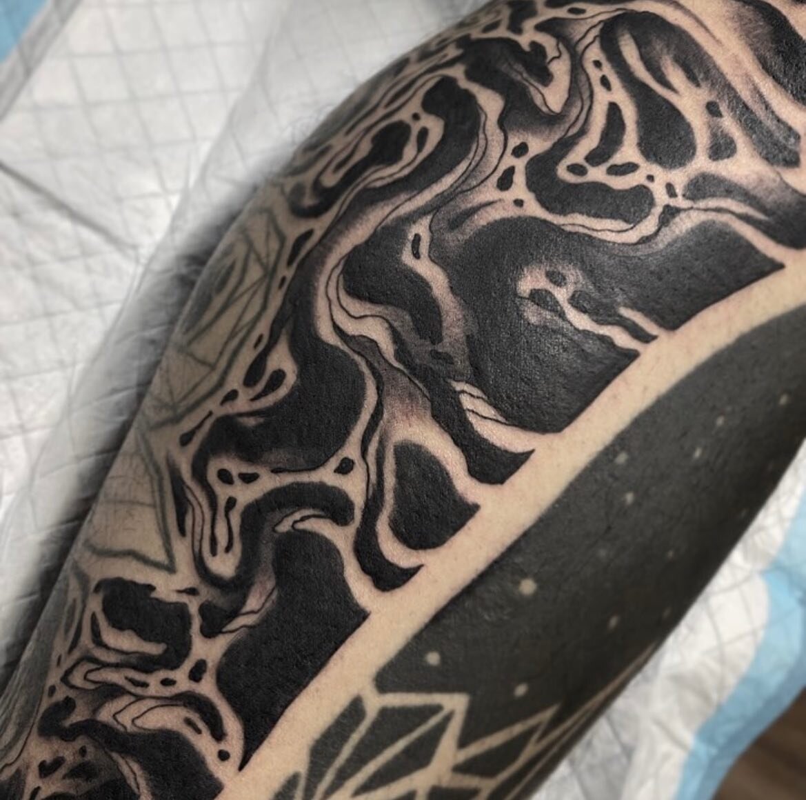 Abstract Blackwork by @juzzytattoo &bull; @juzzytattoo would love to do more of this kind of work, book in for a consult today via our bio if this is you! #blackworktattoo #blackwork #newtowntattoo #newtowntattooartists #sydneytattoo #sydneytattooart
