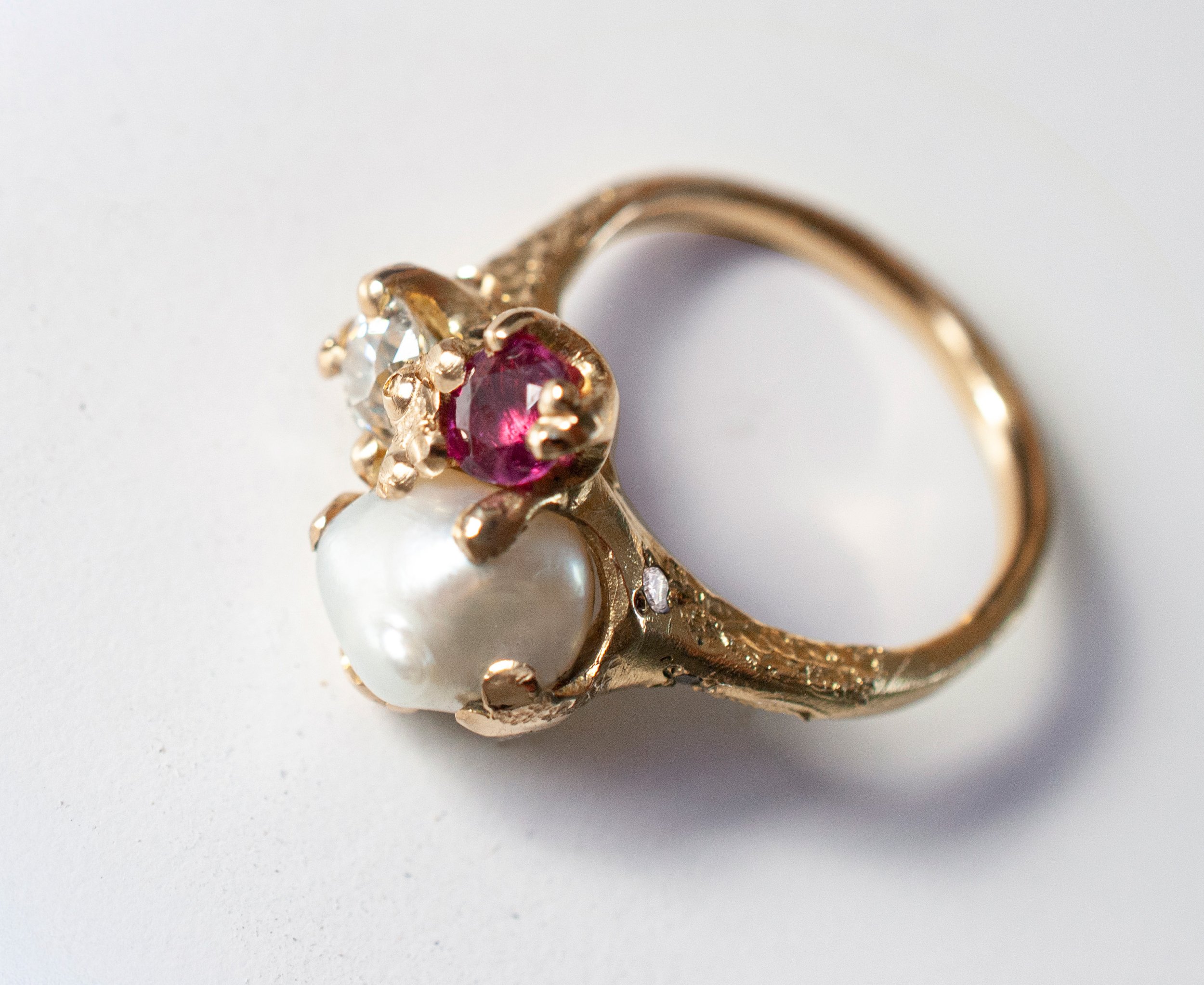 Textured-Baroqu-pearl-ruby-and-diamond-ring-by-Susan-McGinness-side-view.jpg