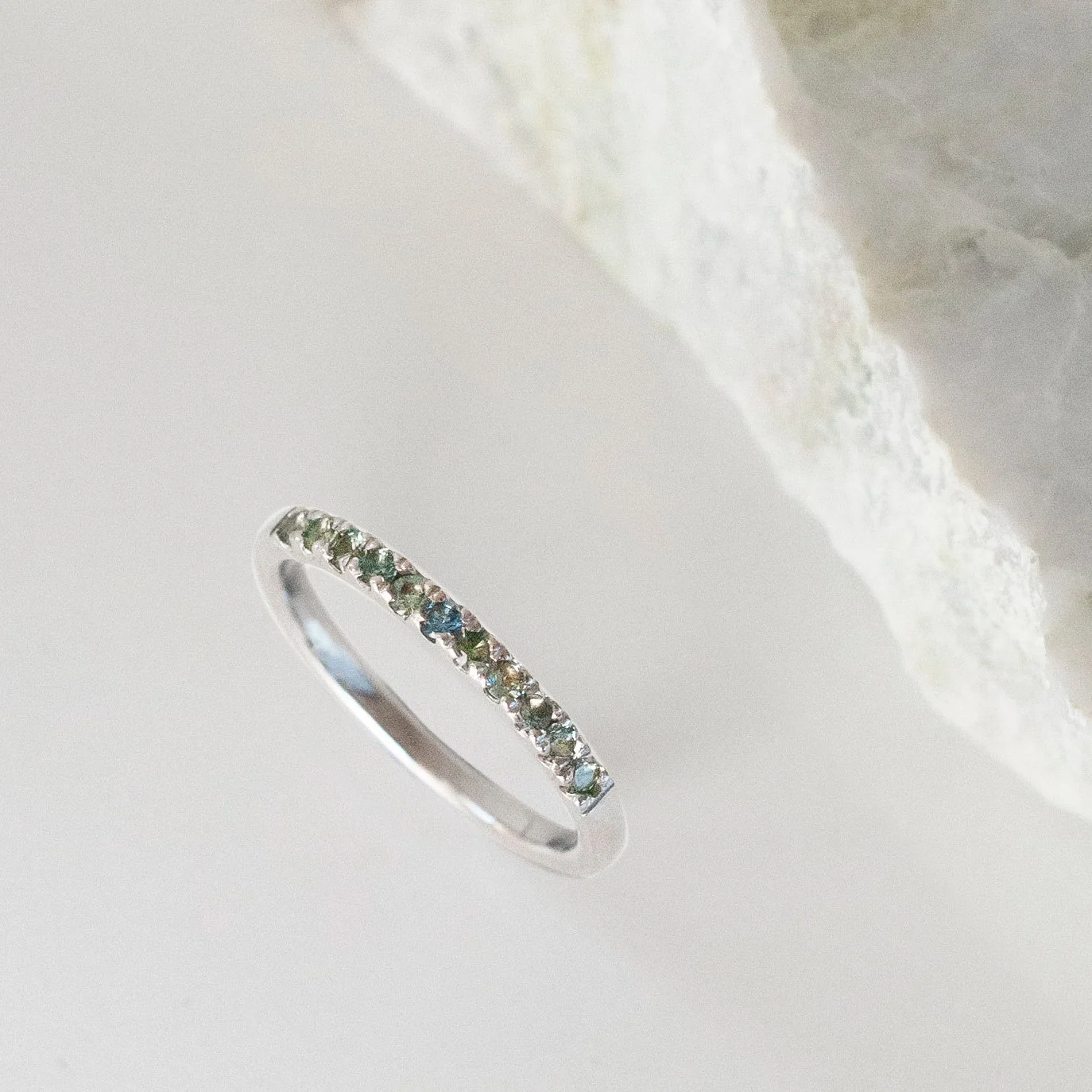 Grain-set-teal-sapphire-ring-by-Susan-McGinness.jpg