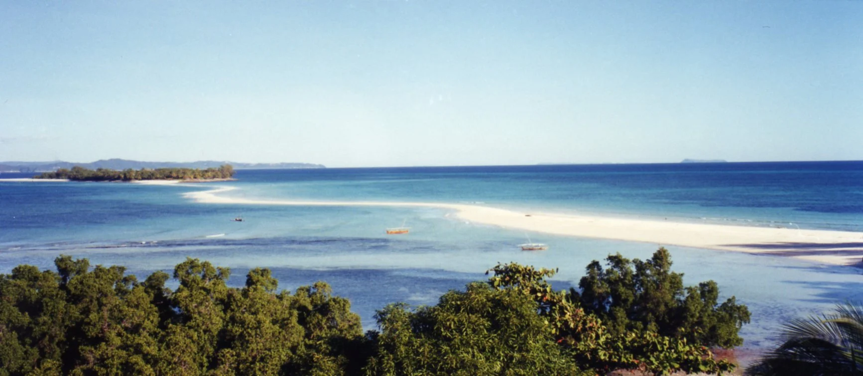 Beautiful view of the two Iranja islands and the sandbar between them