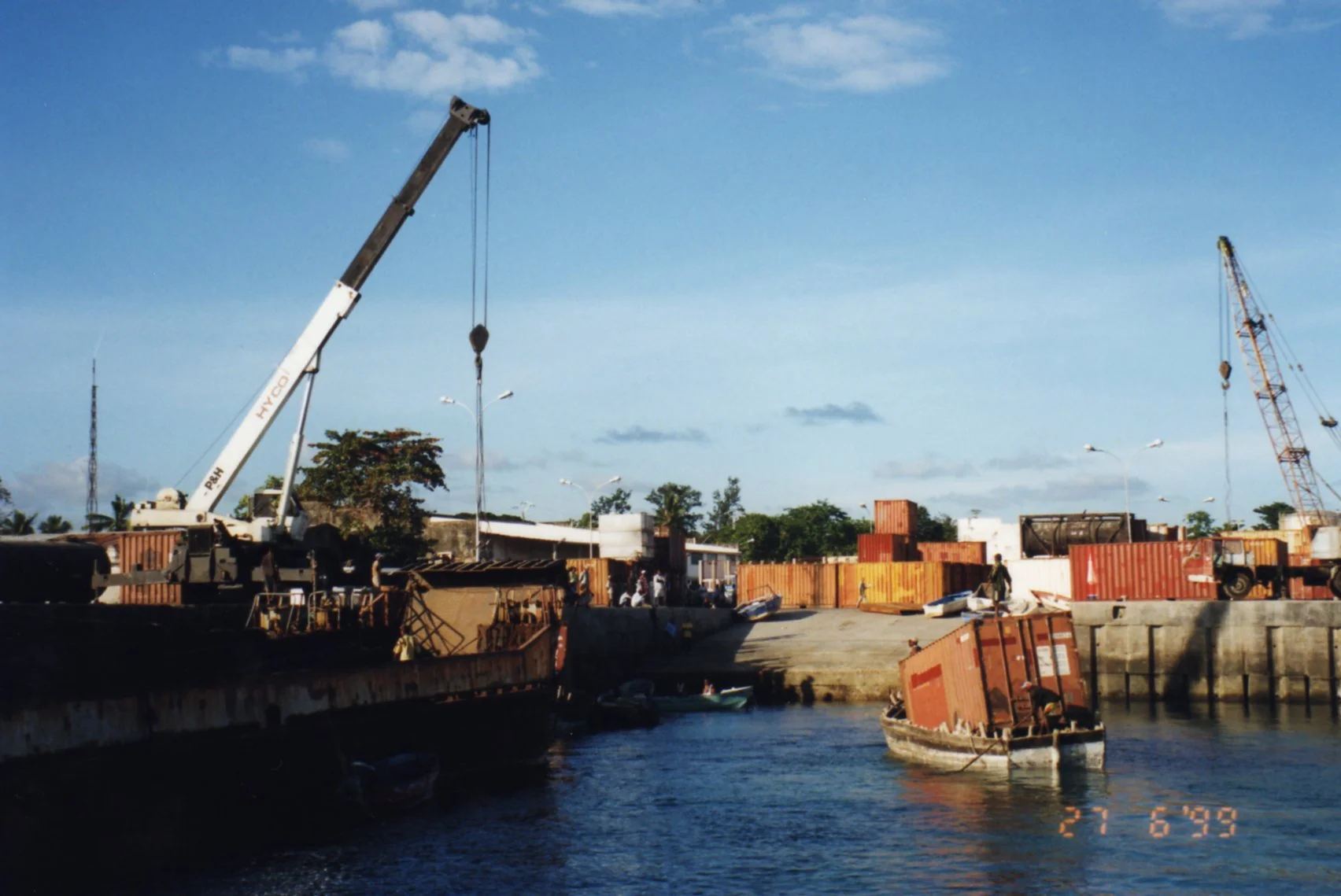 Transporting cargo Moroni, Grand Comore