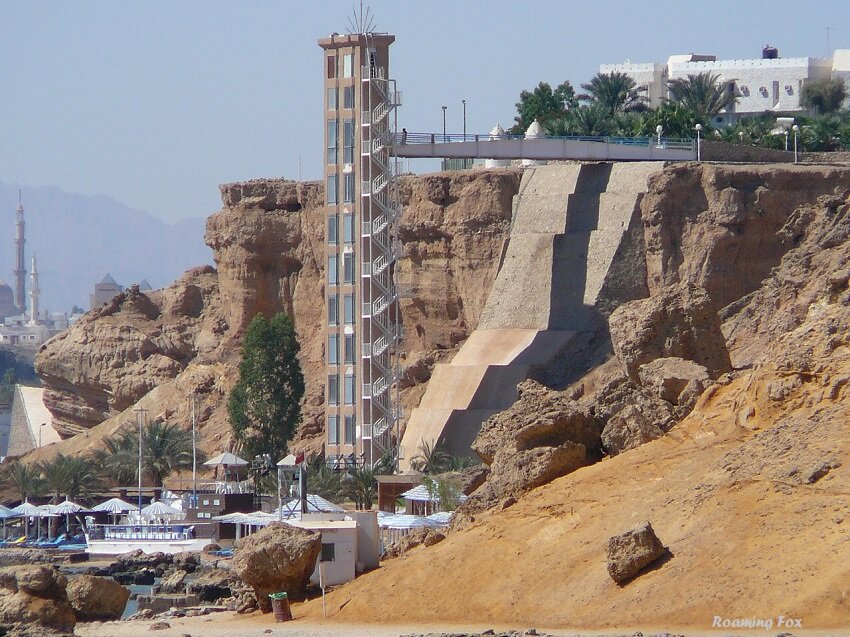 Lift-to-cliffs-beach-Red-Sea.JPG