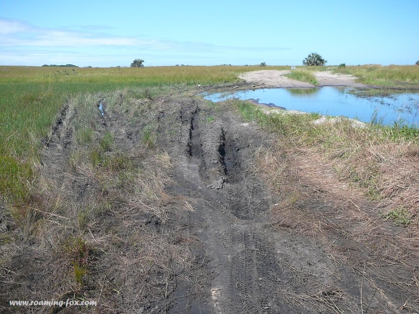 Mud-sand-road-Mozambique.JPG