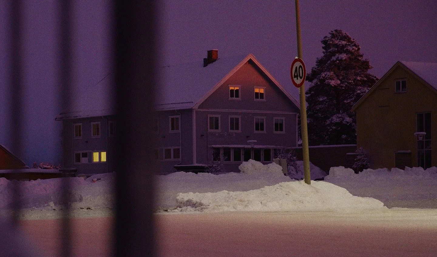 felt like Gregory Crewdson, just colder.

norway serving the most cinematic golden hour i&rsquo;ve seen &mdash; shot in -22&deg; on a music promo with friends @eyesofothers_  and @nialltrask 

#CinematographerEyes #NorwayLight #GoldenHourGlow #MoodyT