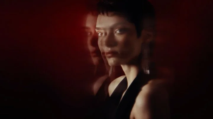 A few of my fave clips from a recent ad for Susan Caplan. 

I love a project where I get to experiment, to bring ideas to the table and engineer ways of bringing each element to life in an art school-esque fashion. 
This project was exactly that. Sim