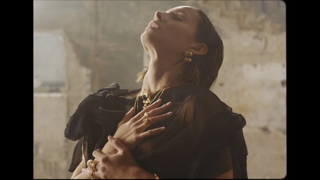 Film stills

Alighieri campaign staring Frankie Hayward. 

Director @amiemilne 
Staring @frankiegoestohayward 

#jewellery #fashionfilm #dancer #frankiehayward #dop #cinematographer 

@ko_collective @fraserstannage 
@razor.sharps @jamesdonovan @lukek