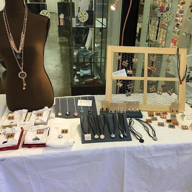 Not sure what to get her? I know! Fused Glass Jewelry from @lubianistudios Here at the Plaza of the Americas in downtown #dallas until 2pm today. Gift sets from $30-60.  #fusedglass #glass #glassart #artistsoninstagram #lubianistudios #handmadejewelr
