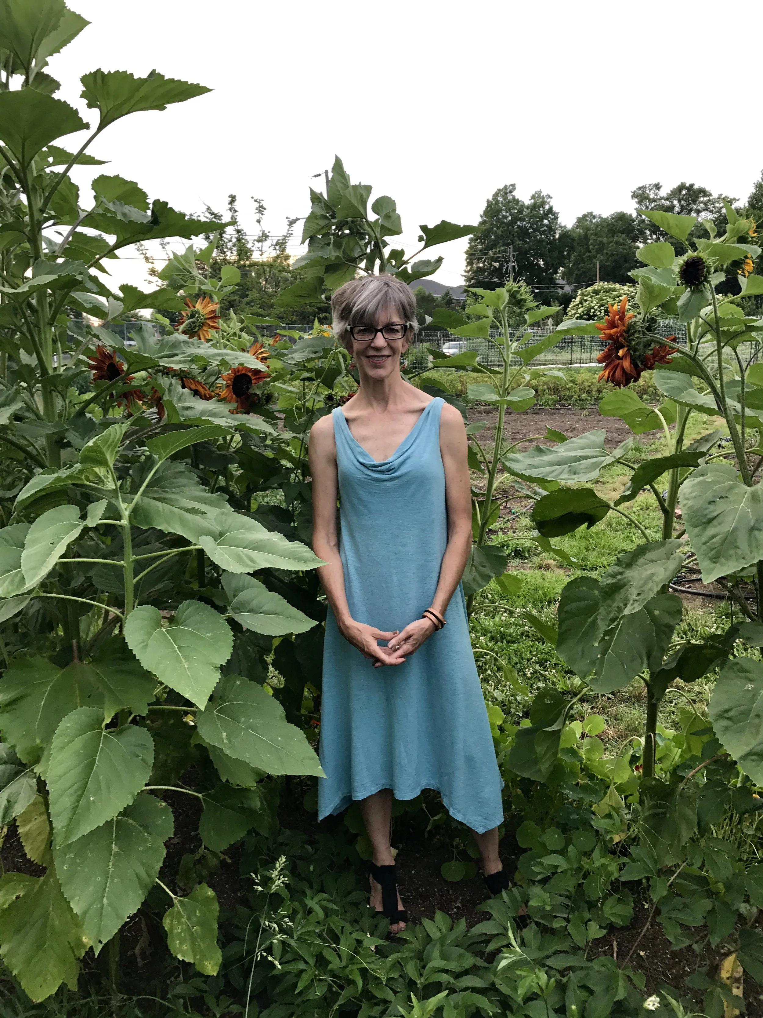 Unpacking the Gift of Presence “If you love someone, the greatest gift you can give them is your presence.” — Thich Nhat Hanh It doesn’t matter where we are or who we’re with. It could be at the dinner table or the board tabl