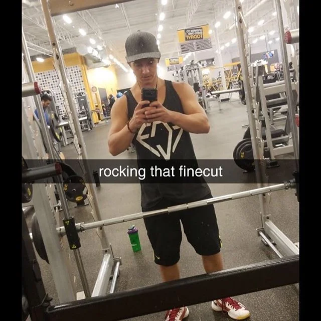 Jason&rsquo;s putting in work 💪🏼So proud of you bro! Keeping on grinding! As always &ldquo;Rocking that fine cut gear!&rdquo; &bull;
&bull;
#finecutfitness #magnum #pharmaceutical #supplements #fitnessgear #onlinetraining #personaltraining #transfo